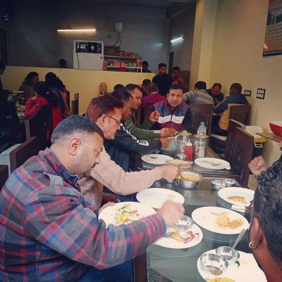 Rahul Hotel & Restaurant ムスーリー エクステリア 写真