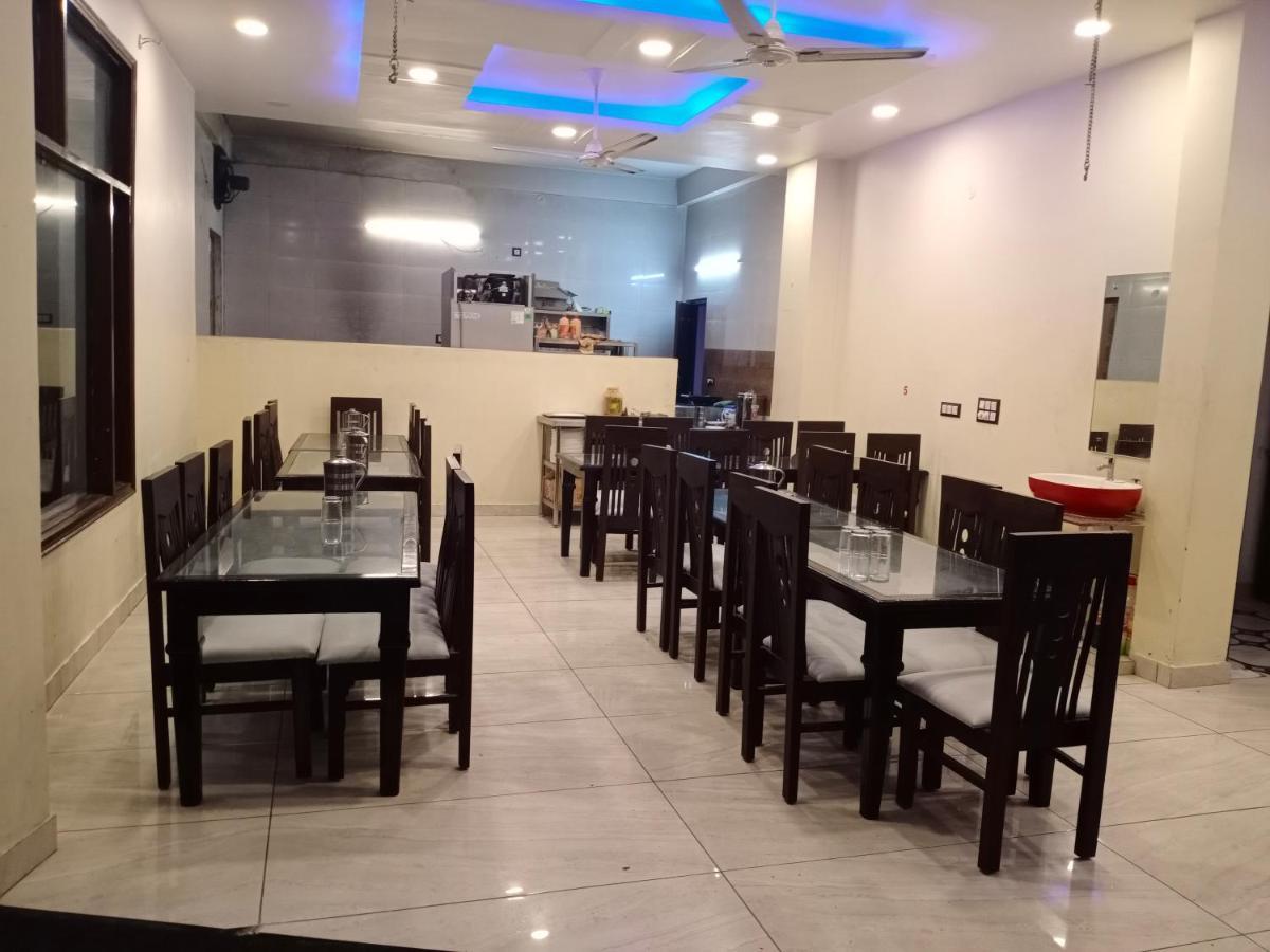 Rahul Hotel & Restaurant ムスーリー エクステリア 写真