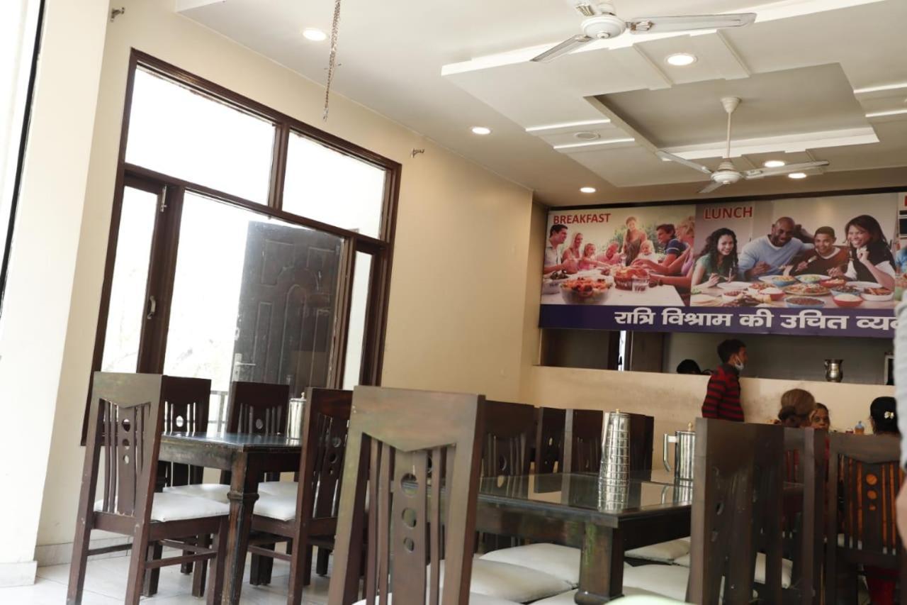 Rahul Hotel & Restaurant ムスーリー エクステリア 写真