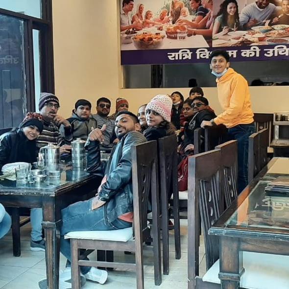 Rahul Hotel & Restaurant ムスーリー エクステリア 写真