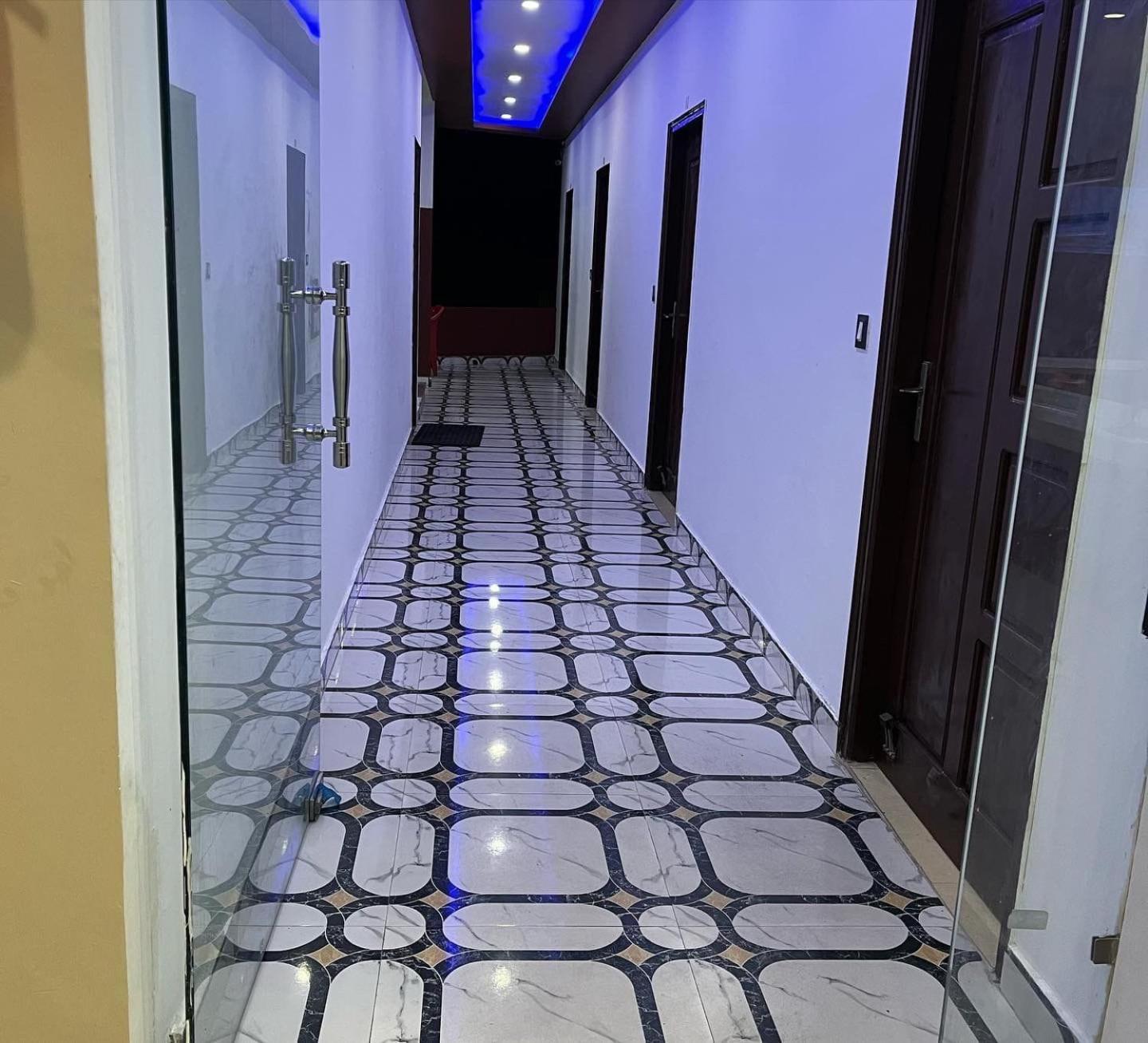 Rahul Hotel & Restaurant ムスーリー エクステリア 写真