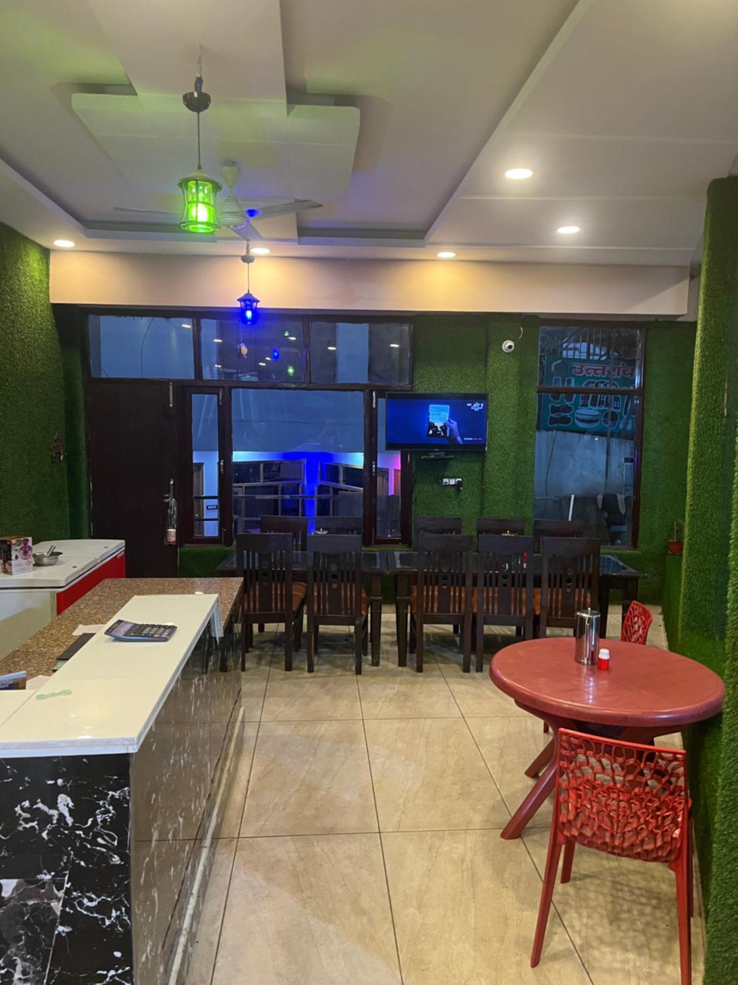 Rahul Hotel & Restaurant ムスーリー エクステリア 写真